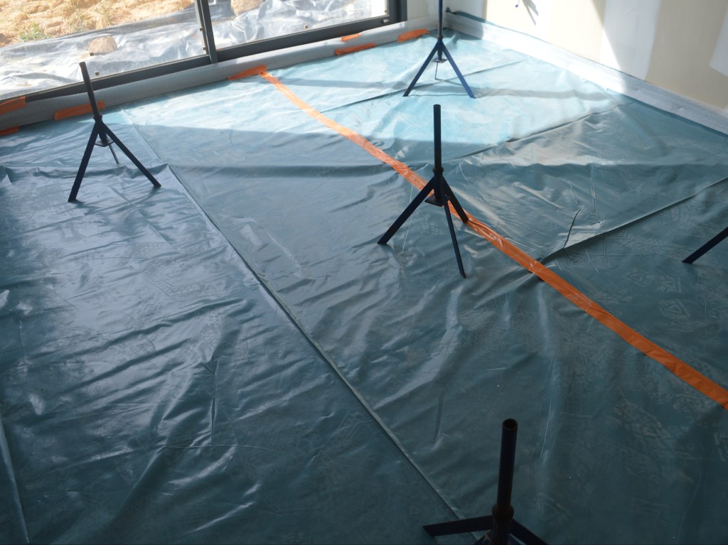 Mise en place des trépieds avec repères de niveaux