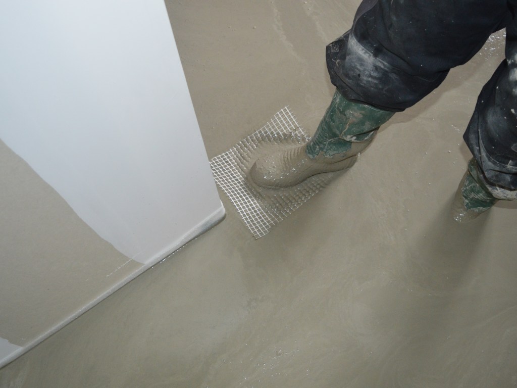 Application de treillis de renfort, anti-fissures